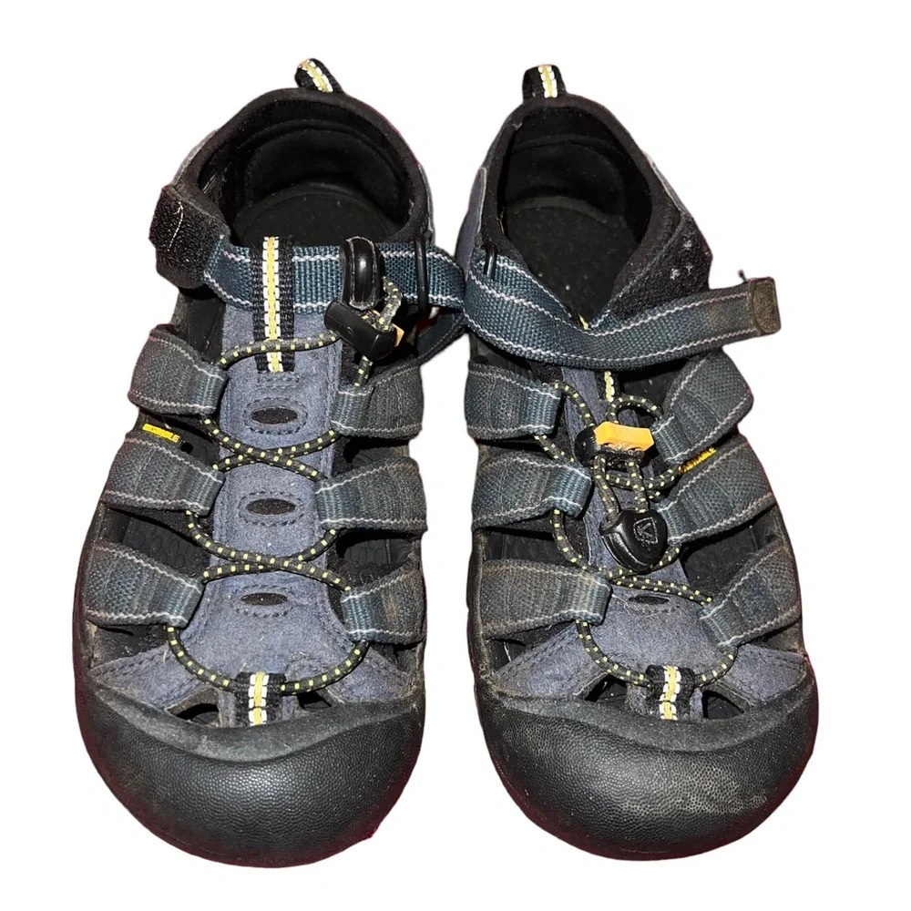 Keen’s Newport blue sandal youth sz 4